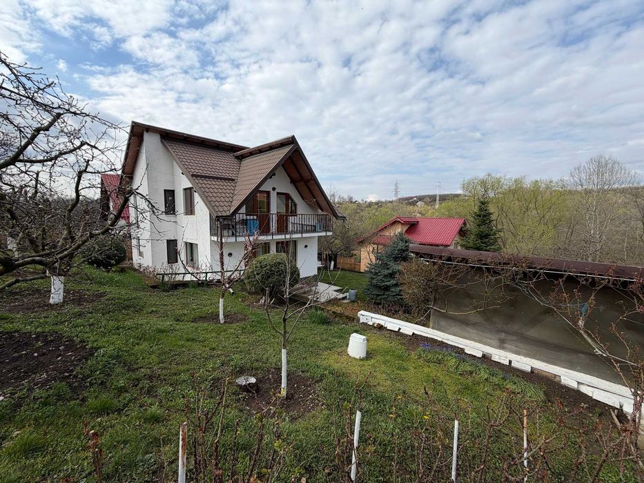 Casă zonă verde | 4 camere, 920 mp teren, garaj | Vălenii de Munte