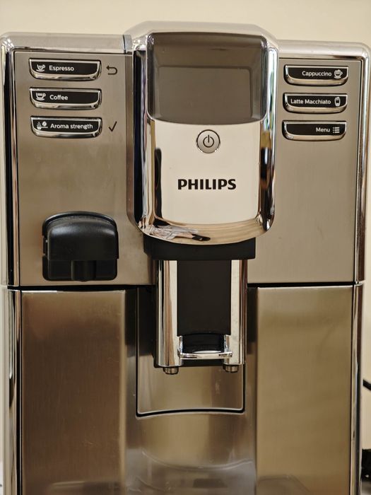 Автоматична кафемашина Philips Series 5000 (EP5365) - Инокс, отлично състояние