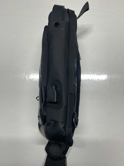 Чанта за през рамо с USB поддръжка за зареждане