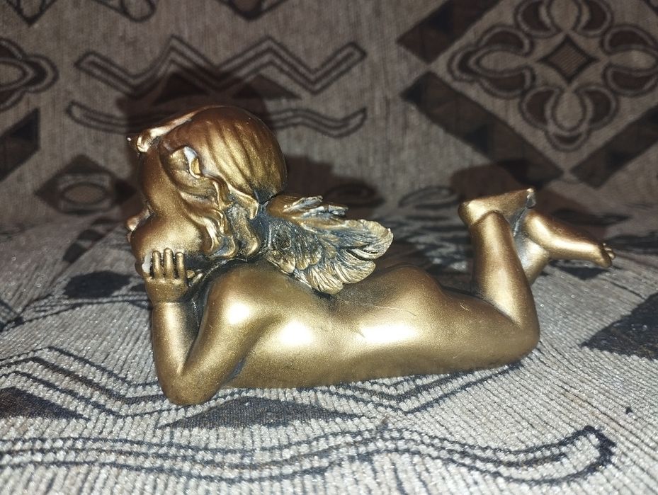 Статуя ангелочка