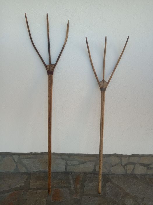 Вила за сено 3 и 4 рога.Сърпове.Роначка за царевица.