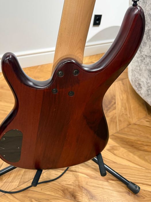 Бас гитара Cort Action V и усилитель Vox Pathfinder Bass 10