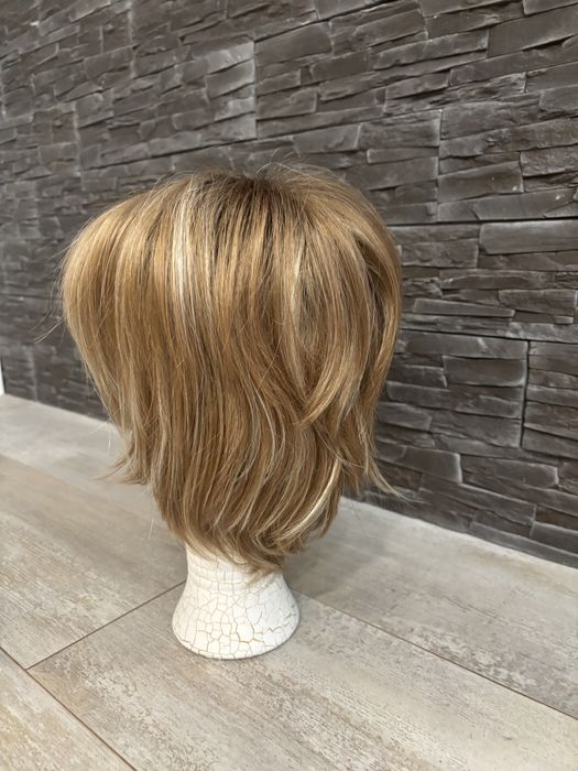 Перука права в два модела