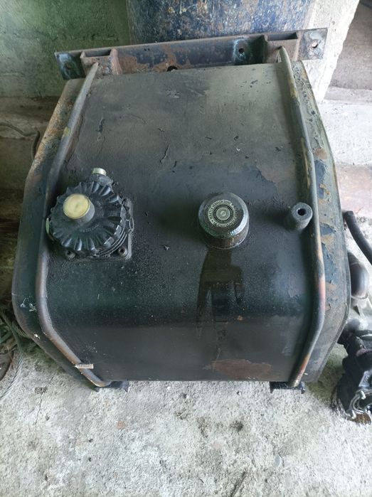 Vând pompa de basculare și bazin hidraulic