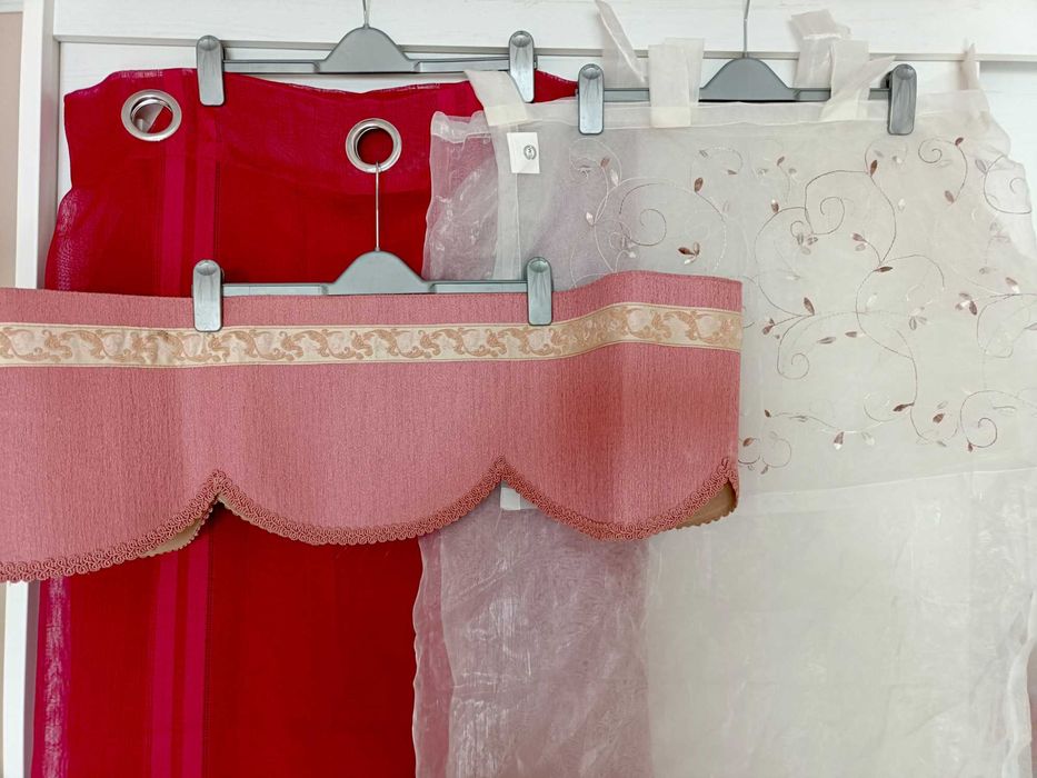 Draperie cu perdea și margine bățoasă de draperie