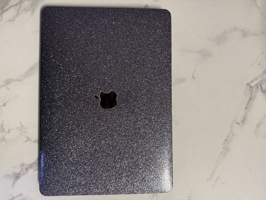 Vând MacBook Air 13” cu SSD de 256 GB