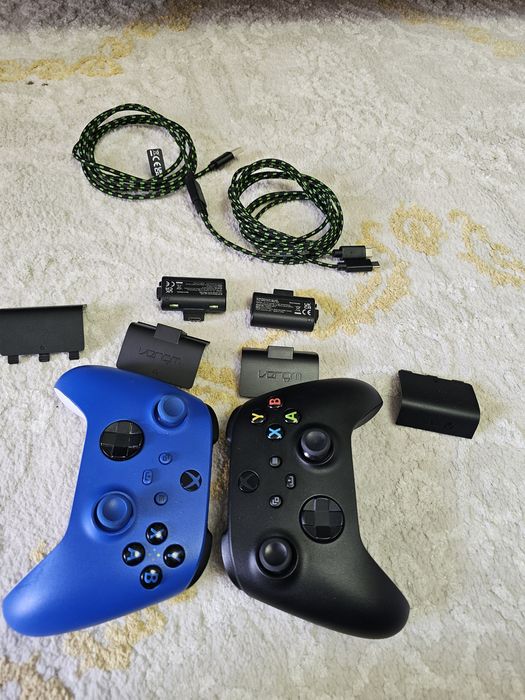 Controller xbox series x/s impecabile  plus acumulatori si cablu incarcare.xbox maneta .
