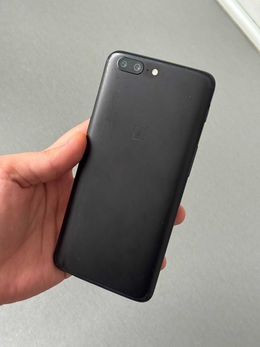 OnePlus 5 - /128 GB -8 GB RAM , android 9
