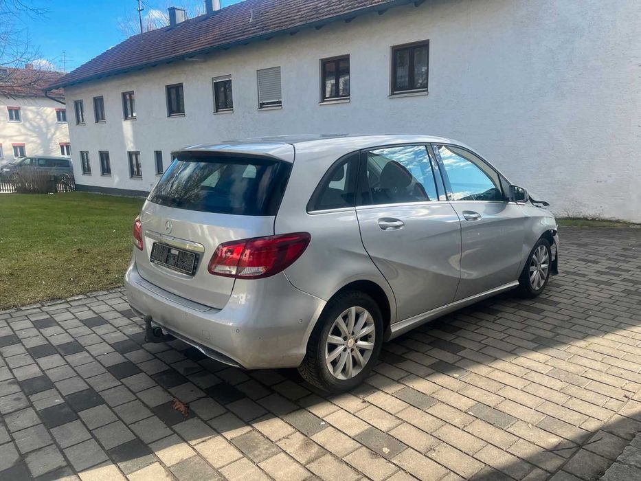 На части! Mercedes B180 2016 W246 FACELIFT