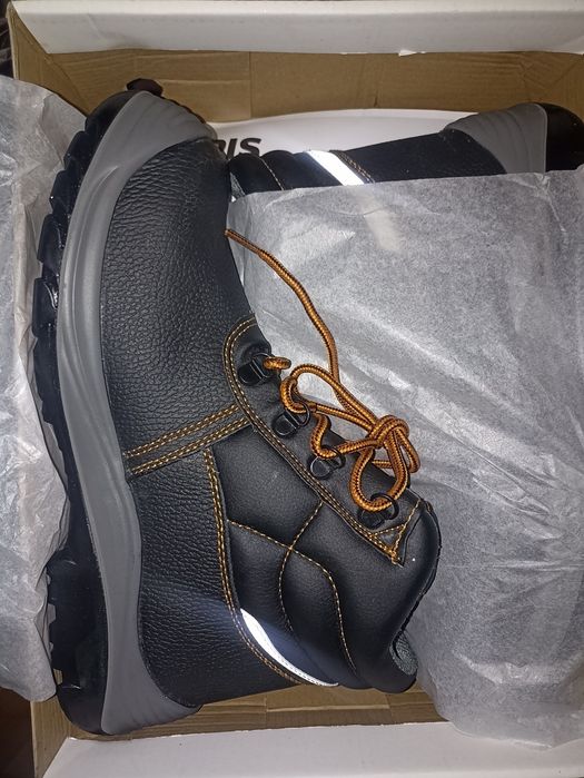 Продам летние защитные ботинки  СИЗ