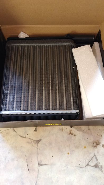 Продам родиатор на Приору.