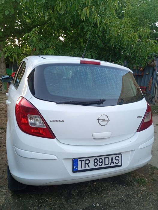 Vând Opel CORSA 2011