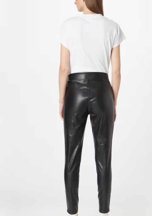 кожени тесни панталони DKNY
