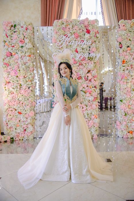 Платье на узату полный комплект