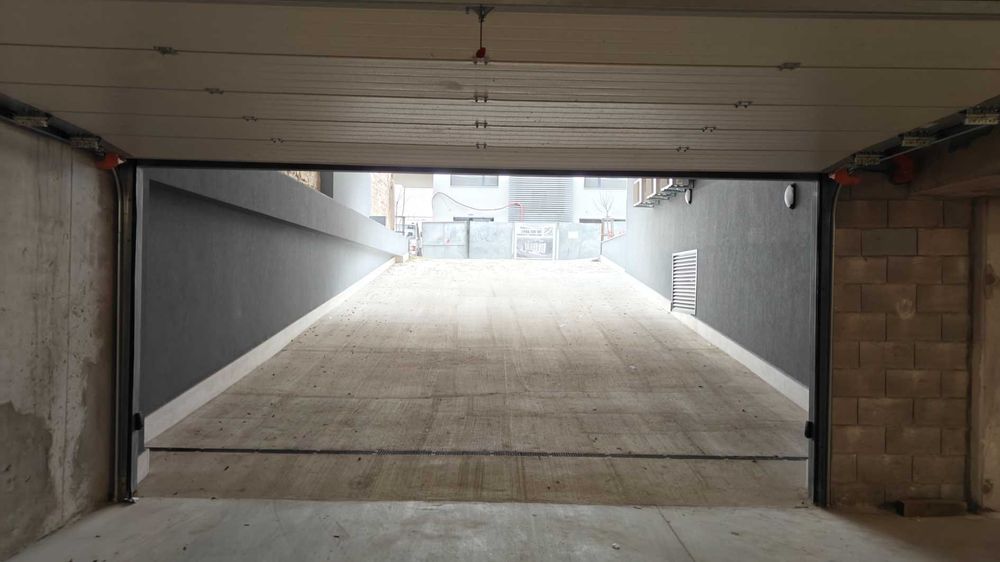 Дава се под наем Гараж / Паркомясто в Варна, Център - 15 кв.м за 153 € - Снимка #2