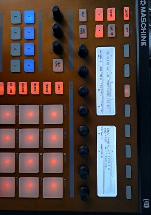 Native instruments MASCHINE MK 1,ca nou,cel mai bun din serie,made in Germany !
