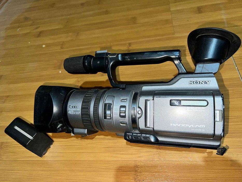 Видеокамера sony DCR-VX2100e pal ( требуется профилактика )