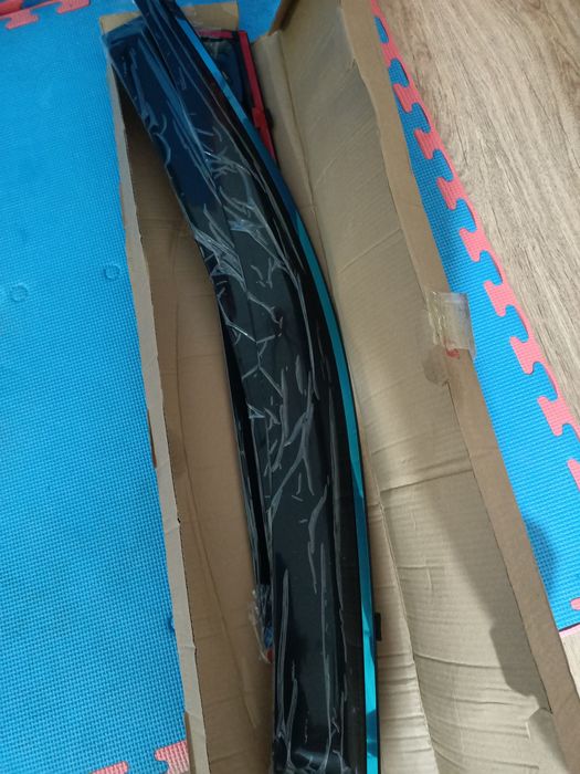 Ветровики на рав4