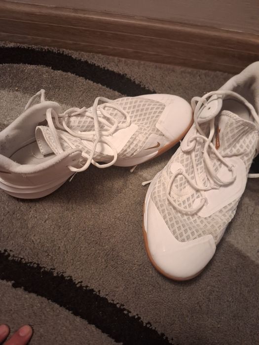 Vand adidași Nike