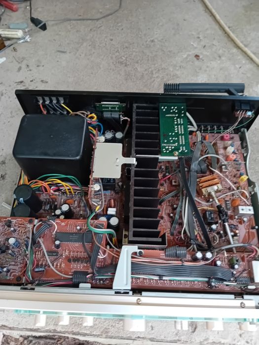 Vand 2 bucati  Marantz DC  8010, pentru piese.