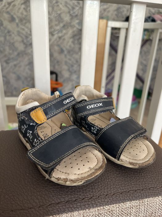 Продам 20-21 размер кроссовки