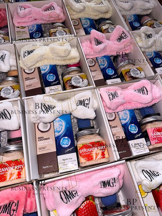 Подарки коллегам на 8 марта