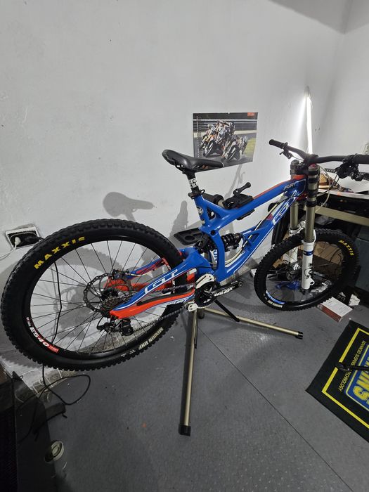 GT FURY колело за спускане,downhill, Fox 40