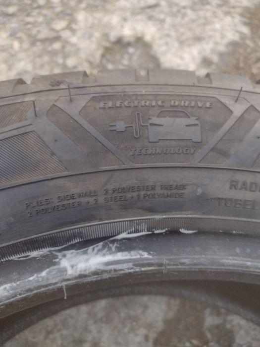 Перфектни 2бр.255/50/19 Good Year UGP suv dot0122