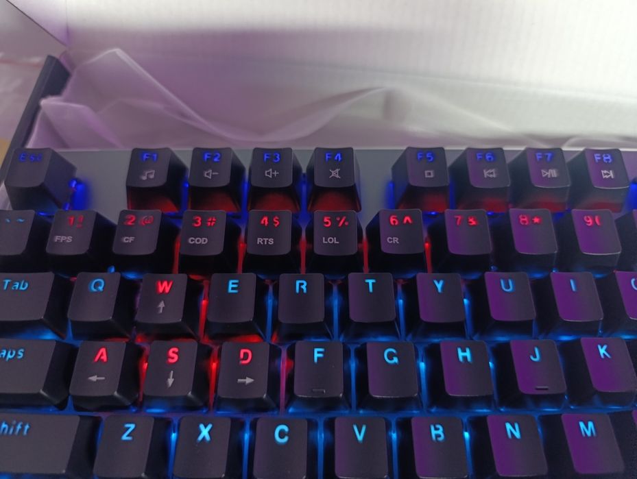 Cel mai mic preț Tastatura MeeTion mecanica iluminata nouă