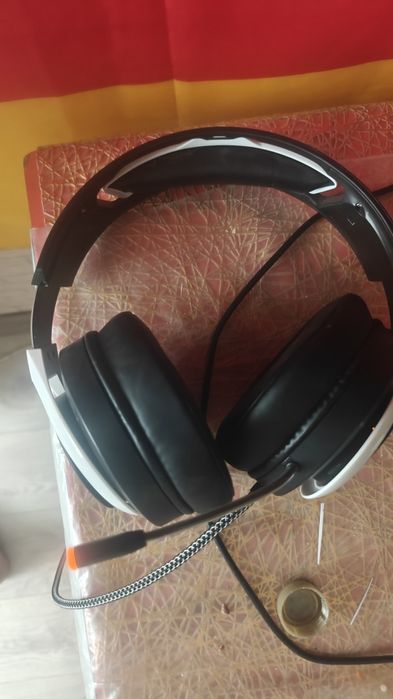 Наушники продам работают
