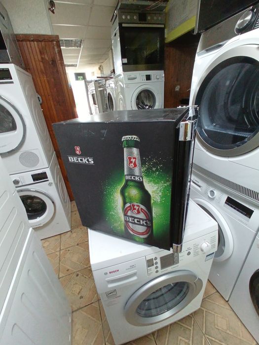 Компактна хладилна витрина за бира, вода, безалкохолни напитки и други с 12 месеца гаранция!