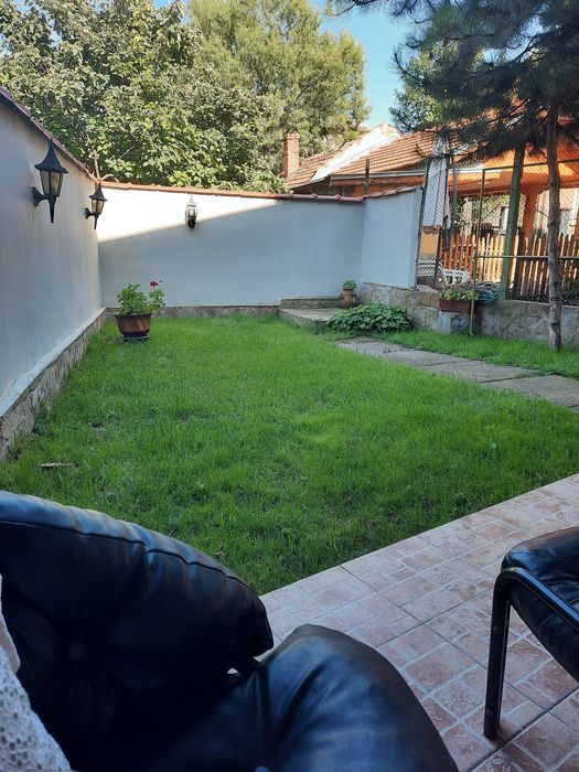 Продавам къща с магазин