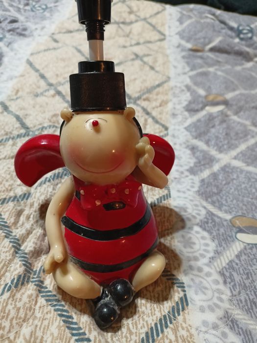 Емкость в виде божьей коровки для жидкого мыла