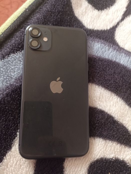 Vând iPhone 11 .