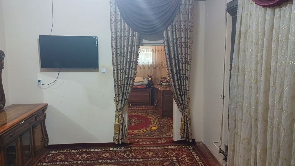 Qibray tumani, savxoz 5 da 7'4 sotix uy sotiladi 9 xonali .