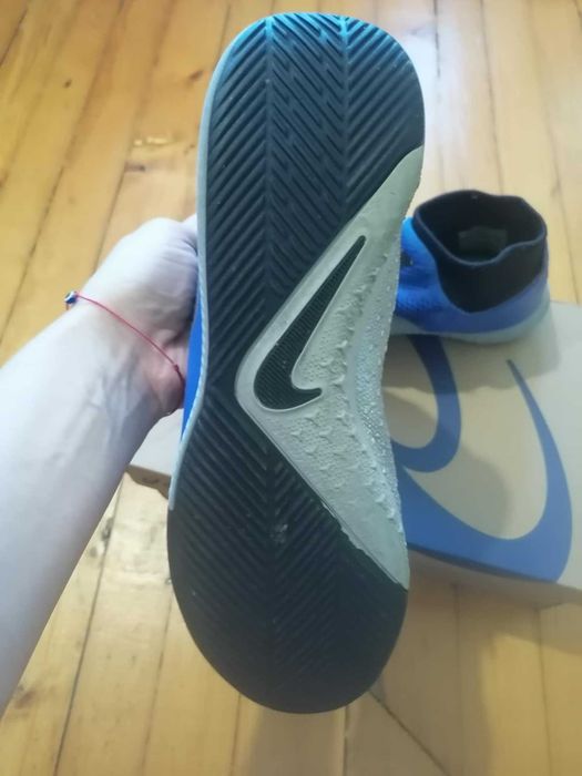 Маратонки за футбол в много добро състояние 41 номер