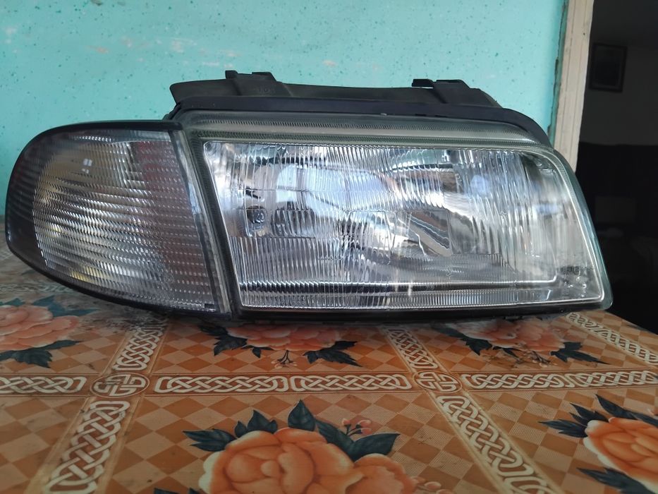 Faruri și triple spate audi a4 an 1998