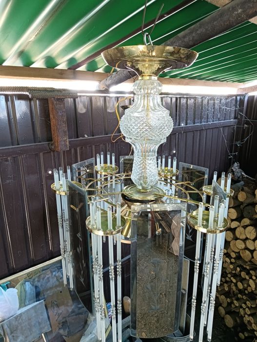 Продается люстра 7500т