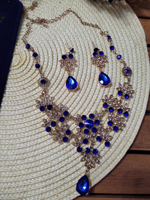 Vând două seturi complete de mireasă