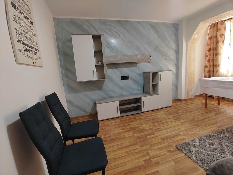 Apartament 3 Camere, Etajul 1, zona Mausoleu
