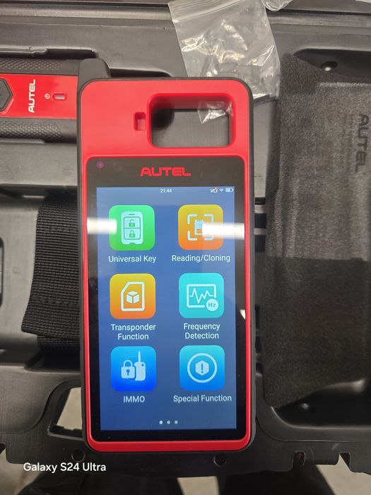 Програматор за ключове Autel MaxiM KM100 с безплатни доживотни лицензи