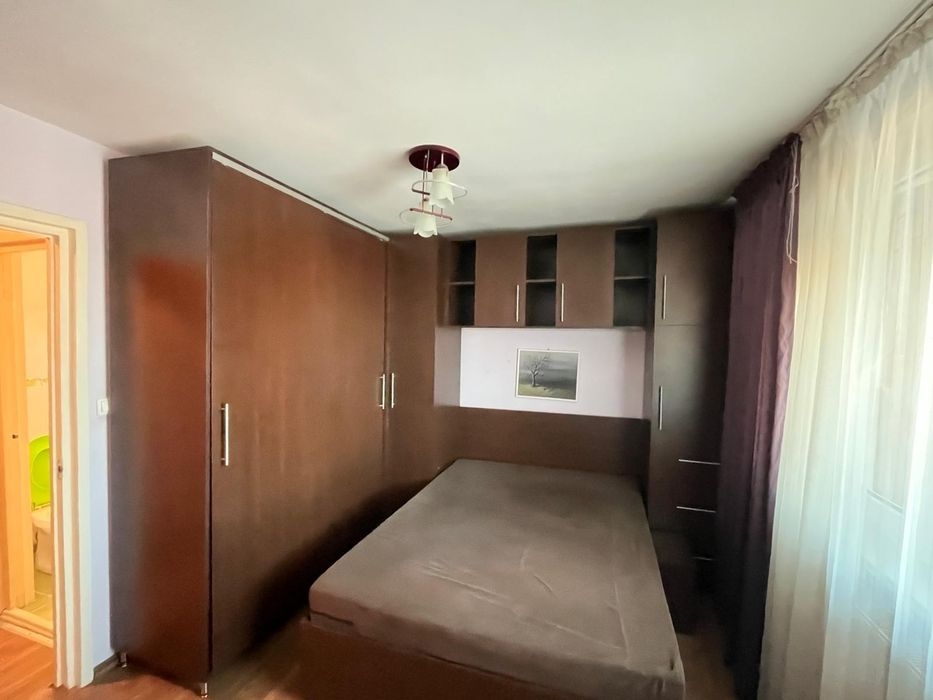 Vând apartament cu trei camere