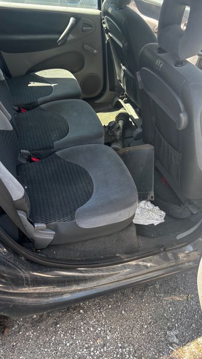 2 броя Xsara Picasso 2.0 hdi 1.6 hdi на части