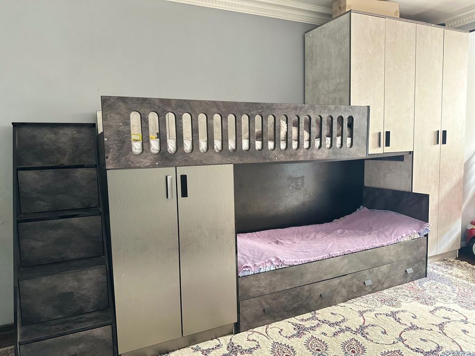 2etajli krovat sotiladi.