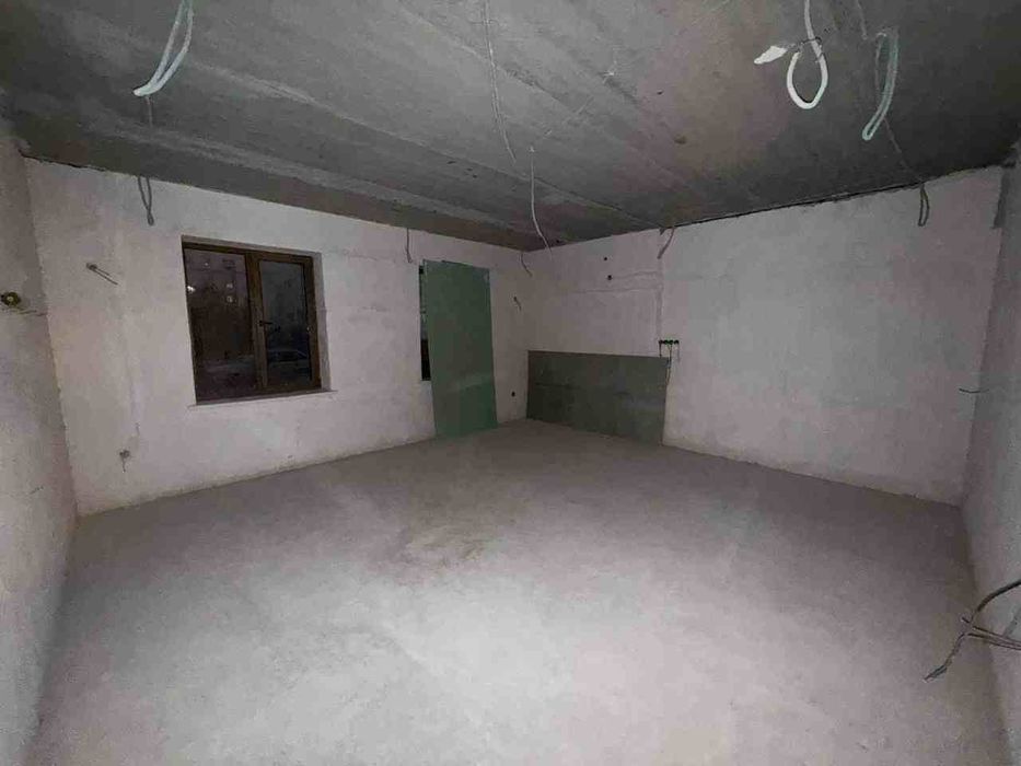 Марказда 6хонали квартира срочно сотилади.