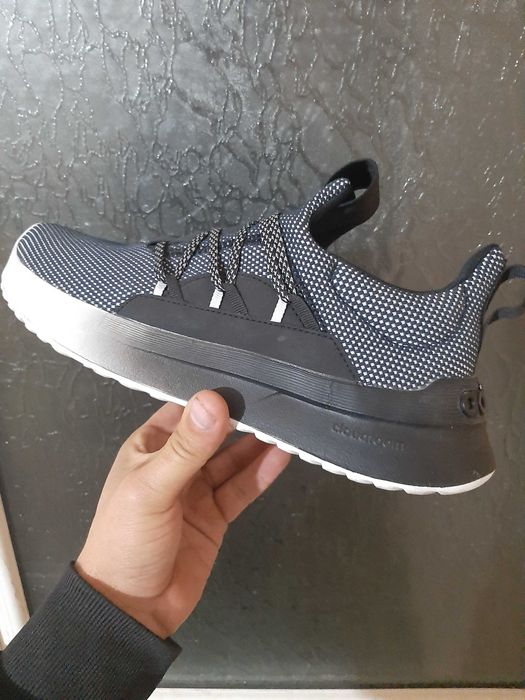 Adidasi noi nu sunt chinezării