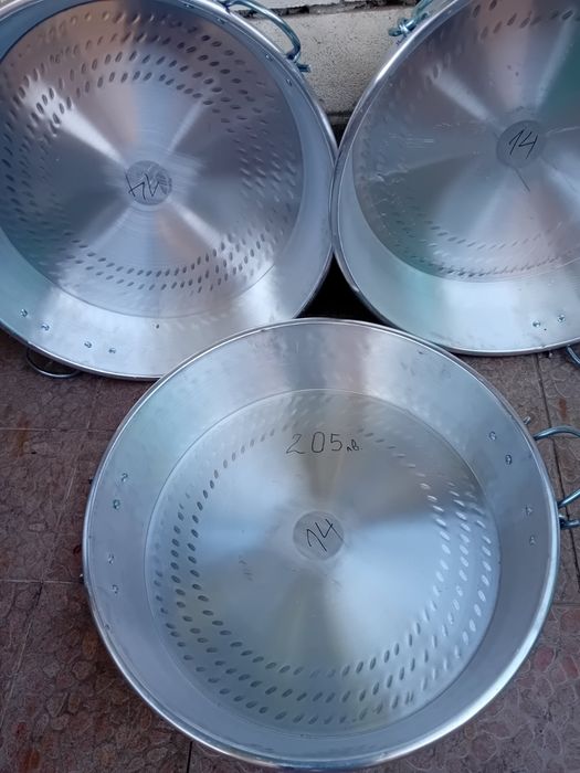 казани неръждавейка.Големи  тави