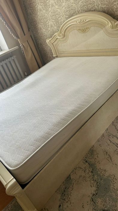 Продам двуспальную кровать.