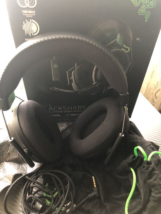 Геймърски слушалки Razer BlackShark V2 + USB Sound Card- Черни