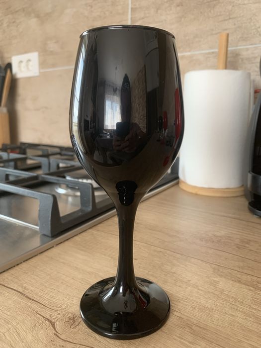 Set 4 pahare vin din sticla rosu / negru